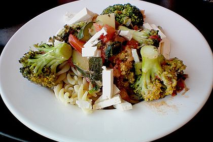 Mediterrane Pasta - Pfanne mit Gem&uuml;se und Ziegenk&auml;se 4