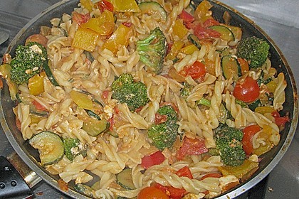 Mediterrane Pasta - Pfanne mit Gem&uuml;se und Ziegenk&auml;se 13