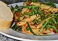 Italienischer Nudelsalat mit Rucola und getrockneten Tomaten