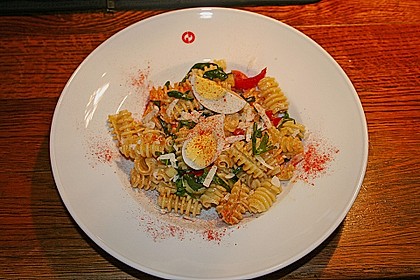 Italienischer Nudelsalat mit Rucola und getrockneten Tomaten 15