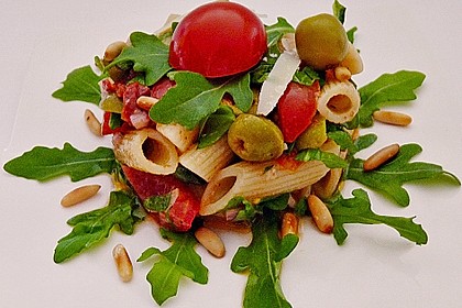 Italienischer Nudelsalat mit Rucola und getrockneten Tomaten 25