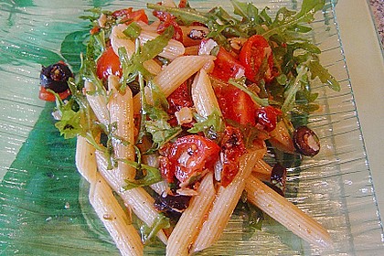 Italienischer Nudelsalat mit Rucola und getrockneten Tomaten 27