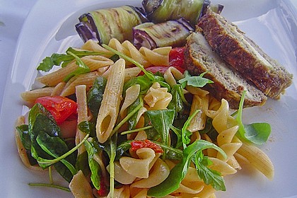 Italienischer Nudelsalat mit Rucola und getrockneten Tomaten 31