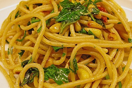 Italienischer Nudelsalat mit Rucola und getrockneten Tomaten 37