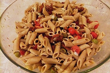 Italienischer Nudelsalat mit Rucola und getrockneten Tomaten 38