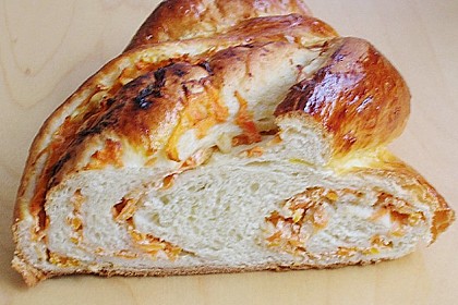 Hefezopf mit M&ouml;hrenf&uuml;llung 1