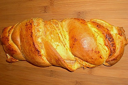 Hefezopf mit M&ouml;hrenf&uuml;llung 2