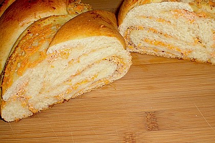 Hefezopf mit M&ouml;hrenf&uuml;llung 3