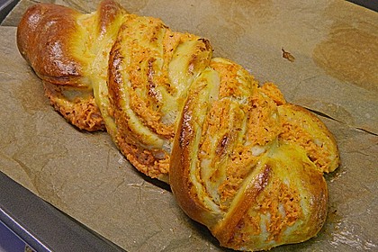 Hefezopf mit M&ouml;hrenf&uuml;llung 6