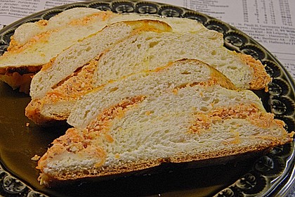 Hefezopf mit M&ouml;hrenf&uuml;llung 7
