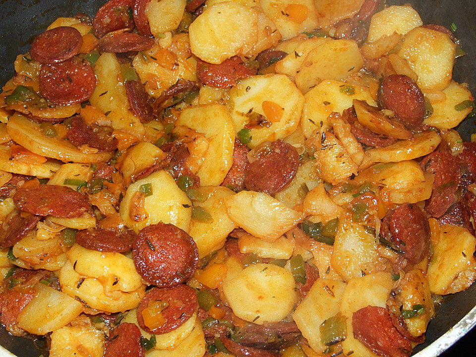 Bunte Kartoffel - Cabanossi - Pfanne mit Paprika (Rezept mit Bild ...