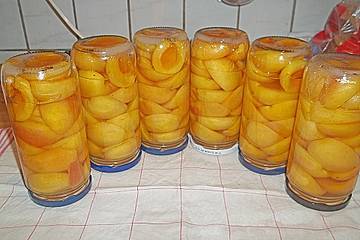 Aprikosen im Glas