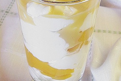 Topfencreme - Dessert mit Eierlik&ouml;r und Pfirsichen