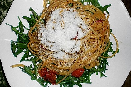 Pasta aglio olio mit Rucola und Tomaten 3