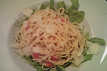 Pasta aglio olio mit Rucola und Tomaten 6