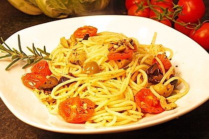 Pasta aglio olio mit Rucola und Tomaten 10