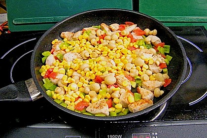 Reispfanne mit Putengeschnetzeltem in Frischk&auml;se - Gem&uuml;se - Sauce