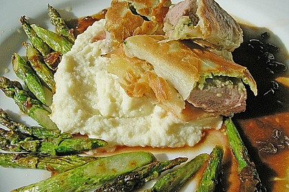 Lammfilet - B&auml;rlauch - Filo - Strudel mit Knoblauch - Mandel - P&uuml;ree