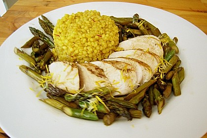Rebhuhnbrust mit Wildspargel - Risotto und Gem&uuml;se von rotem Paprika