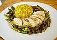 Rebhuhnbrust mit Wildspargel - Risotto und Gem&uuml;se von rotem Paprika