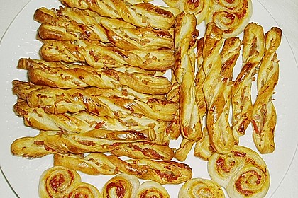 Gef&uuml;llte Bl&auml;tterteigwickel