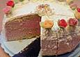 Erdbeer - Himbeer - Sahnetorte mit Haseln&uuml;ssen
