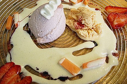 Erdbeer - Panna cotta und Papaya - Eis auf Pistazien - Schaum
