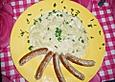 Rostbratwurst mit Schmorgurken in Senfso&szlig;e