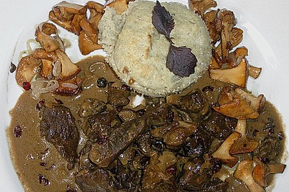 Geschnetzeltes vom Reh mit Berberitzen, Artischocken - Soufflee und Pfifferlingen