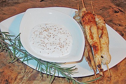 H&auml;hnchen - Kebab mit Sesam - Joghurt - Kokosmilch - Sauce