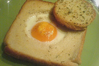 Eier im Toastbrot mit Rosmarin - Butter 42