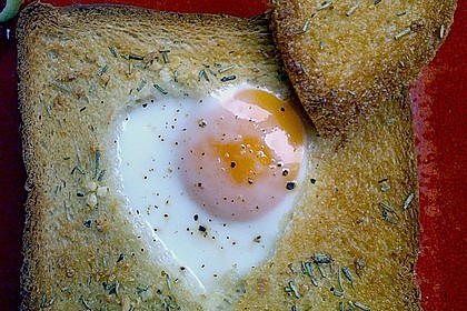 Eier im Toastbrot mit Rosmarin - Butter 25