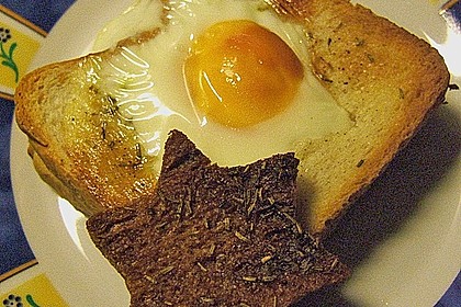 Eier im Toastbrot mit Rosmarin - Butter 45
