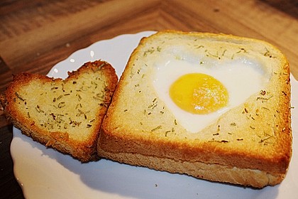Eier im Toastbrot mit Rosmarin - Butter 2