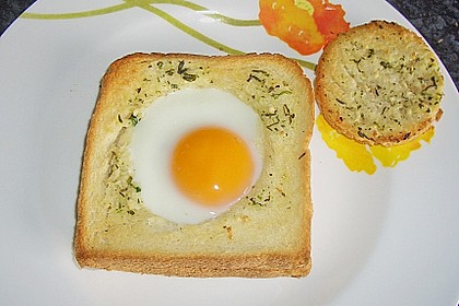 Eier im Toastbrot mit Rosmarin - Butter 23