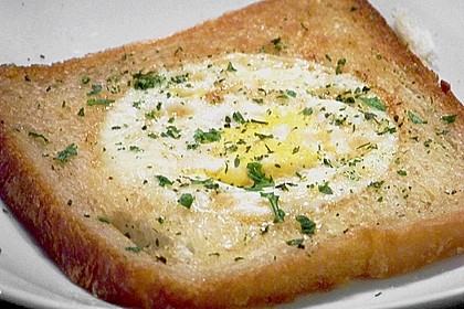 Eier im Toastbrot mit Rosmarin - Butter 36