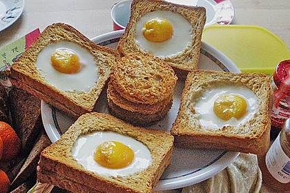 Eier im Toastbrot mit Rosmarin - Butter 15
