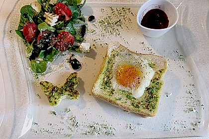 Eier im Toastbrot mit Rosmarin - Butter 12
