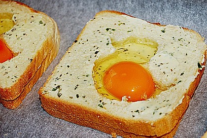 Eier im Toastbrot mit Rosmarin - Butter 22