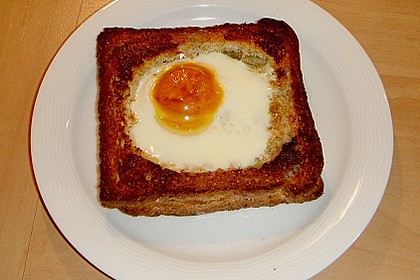 Eier im Toastbrot mit Rosmarin - Butter 51