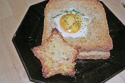 Eier im Toastbrot mit Rosmarin - Butter 24
