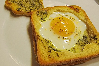 Eier im Toastbrot mit Rosmarin - Butter 19