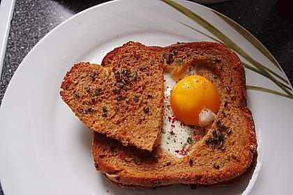 Eier im Toastbrot mit Rosmarin - Butter 14