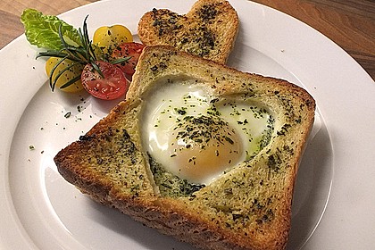 Eier im Toastbrot mit Rosmarin - Butter 4