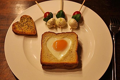Eier im Toastbrot mit Rosmarin - Butter 9