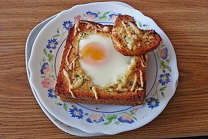 Eier im Toastbrot mit Rosmarin - Butter 20