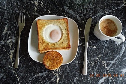 Eier im Toastbrot mit Rosmarin - Butter 11