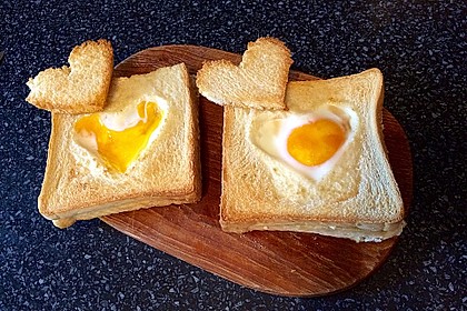 Eier im Toastbrot mit Rosmarin - Butter 13