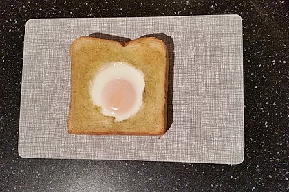Eier im Toastbrot mit Rosmarin - Butter 26