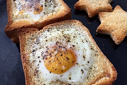 Eier im Toastbrot mit Rosmarin - Butter 17
